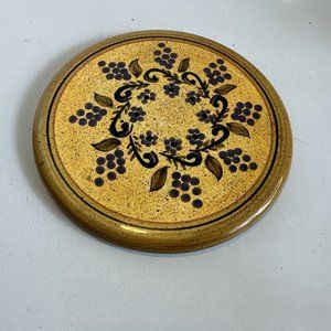 Classic Ceramics California Pantry Decorative Hotplate Vine Trivet 2000 6.5 in.